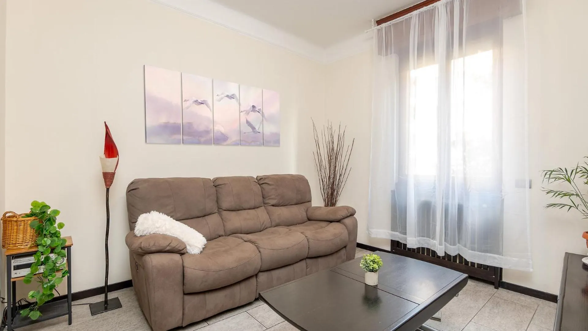 Design Apartment In Central Station Milan
