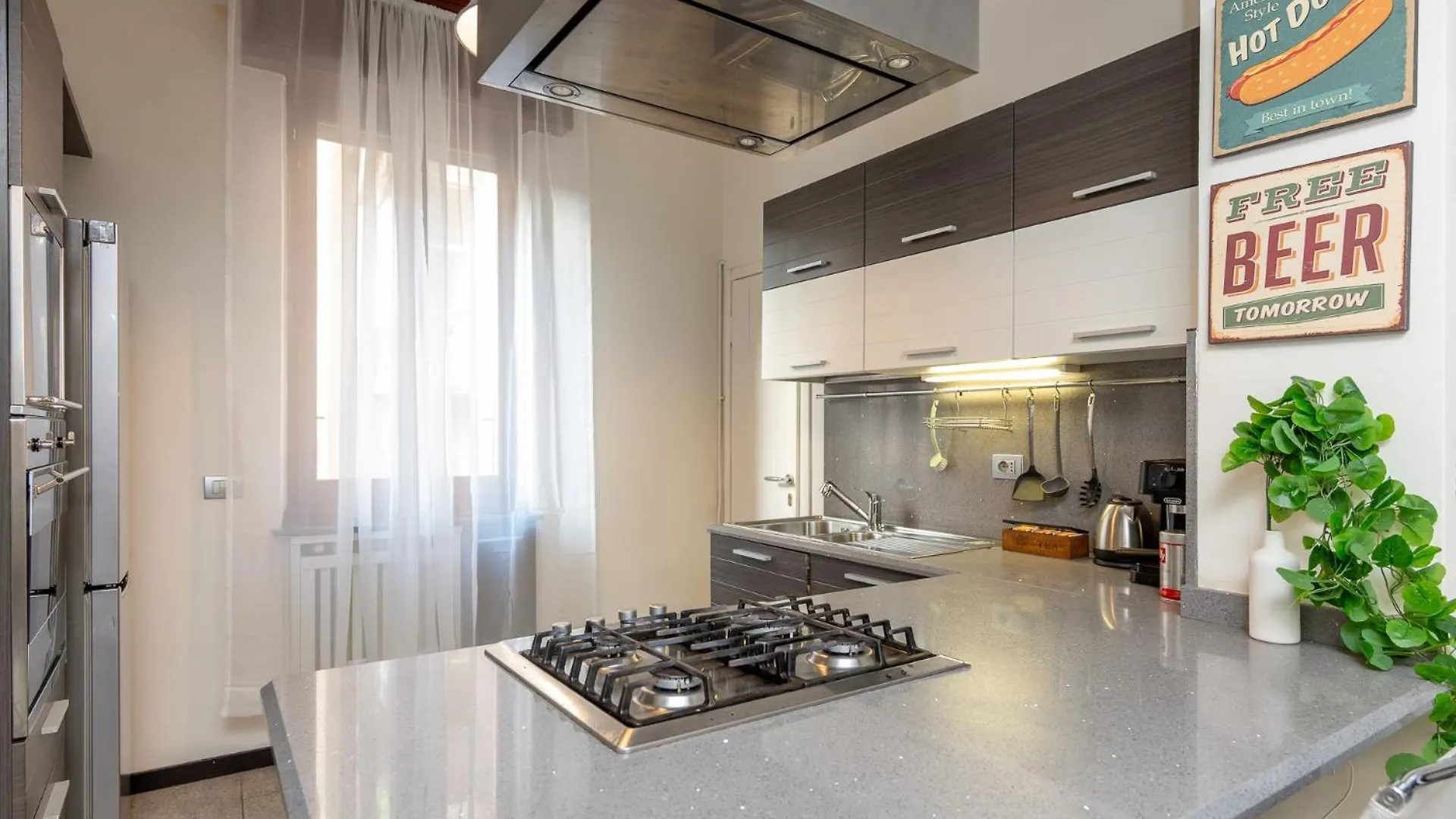 Design Apartment In Central Station Milan