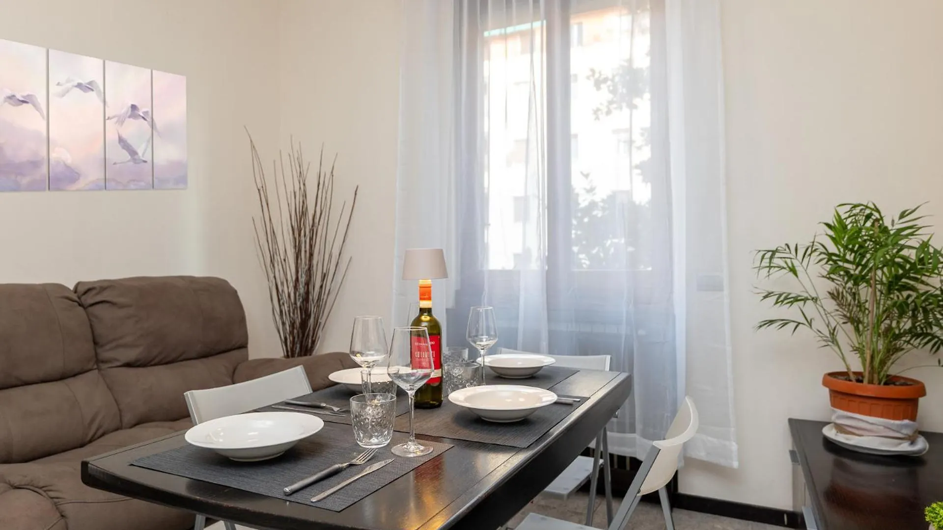 Design Apartment In Central Station Milan Italy