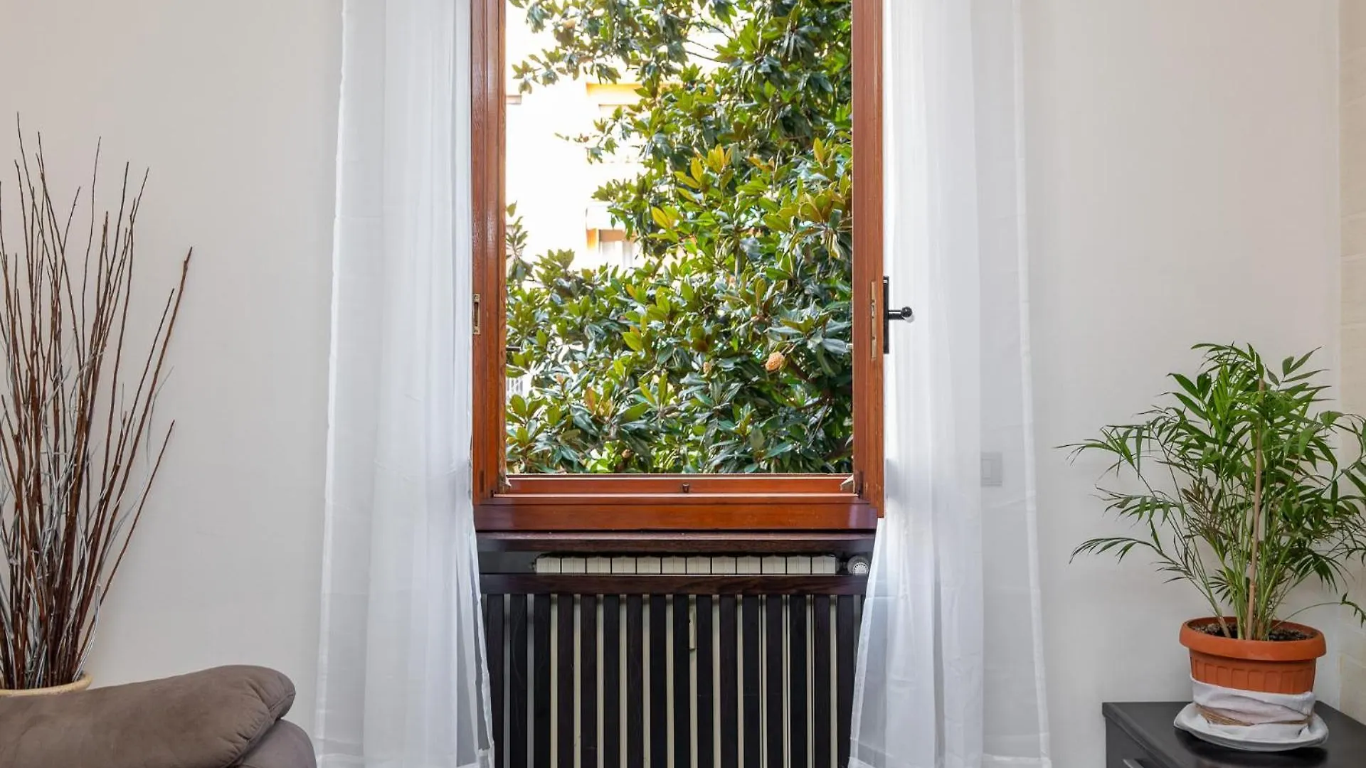 Design Apartment In Central Station Milan